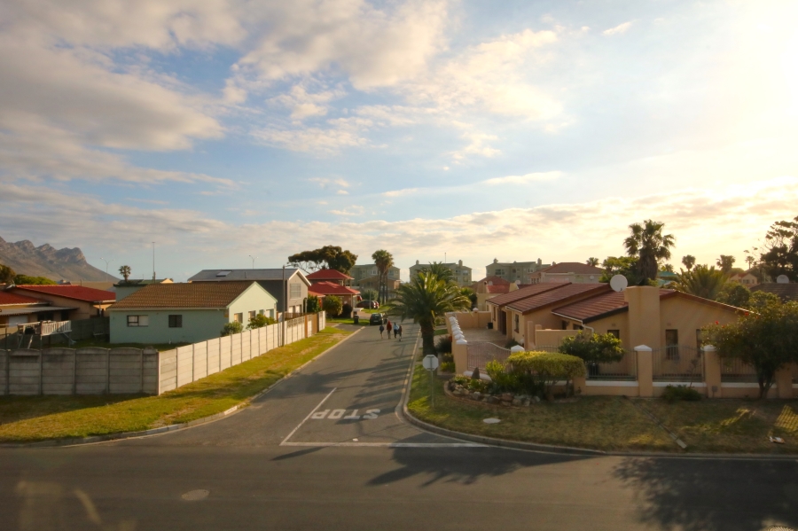 4 Bedroom Property for Sale in Gustrouw Western Cape